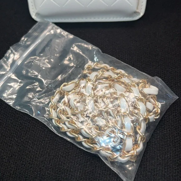 NIB CHANEL Coco Crush White Cellphone Case/Crossbody Bag - Picture 3 of 8